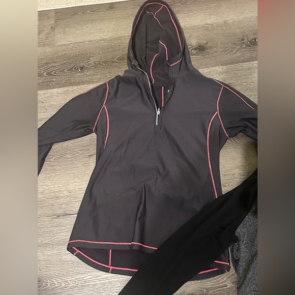 Two women size medium RBX althletic long sleeve tops - Picture 7 of 7